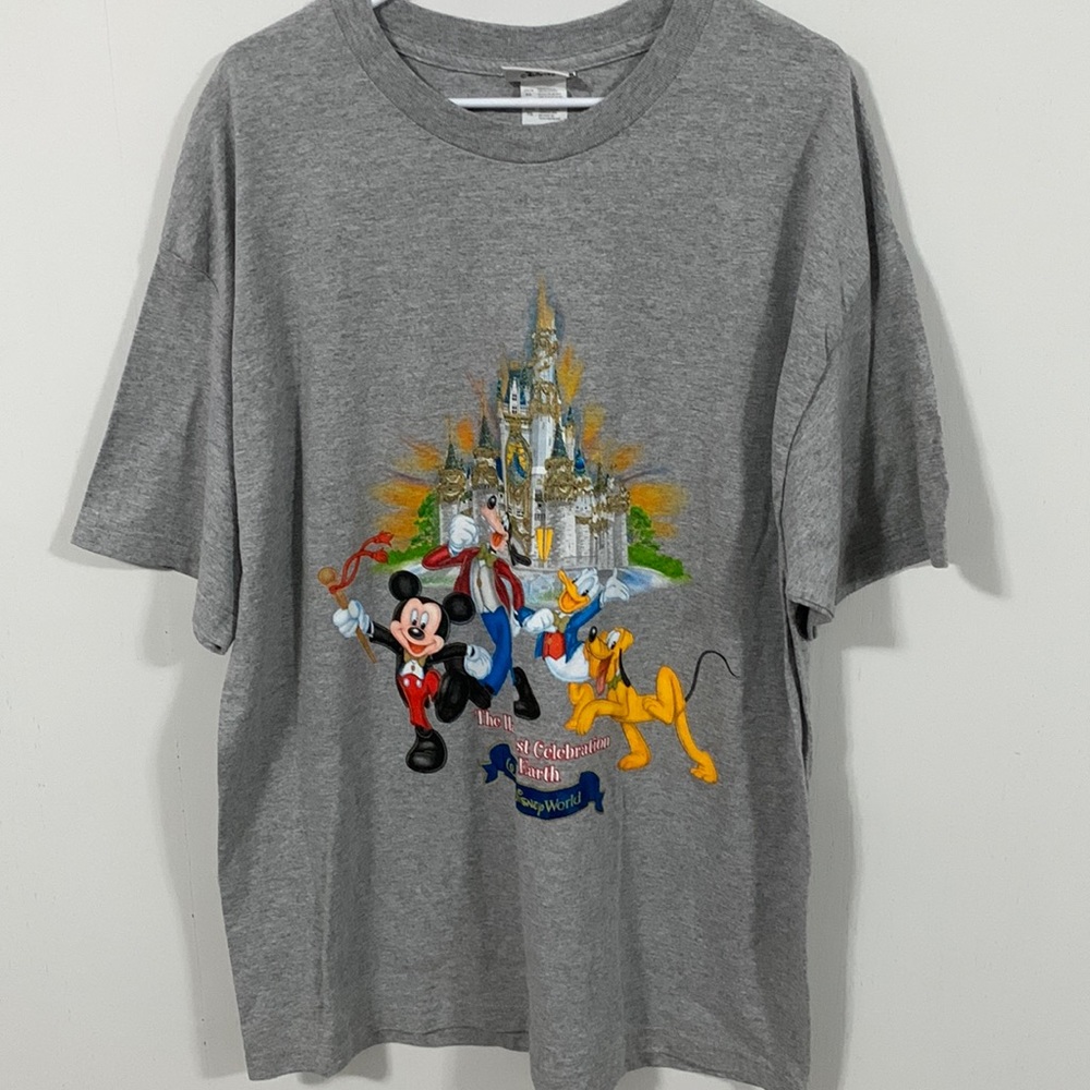 Walt Disney World XL Men’s short sleeve T- shirt NWT great condition